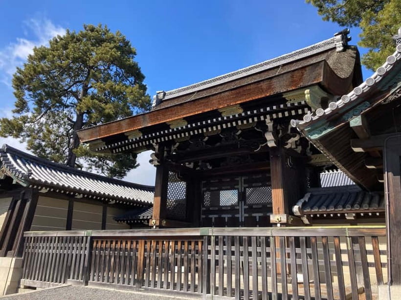 Kyoto: Nijo Castle and Kyoto Imperial Palace Guided Tour - Kyoto Imperial Palace: elegant architecture and seasonal garden moments