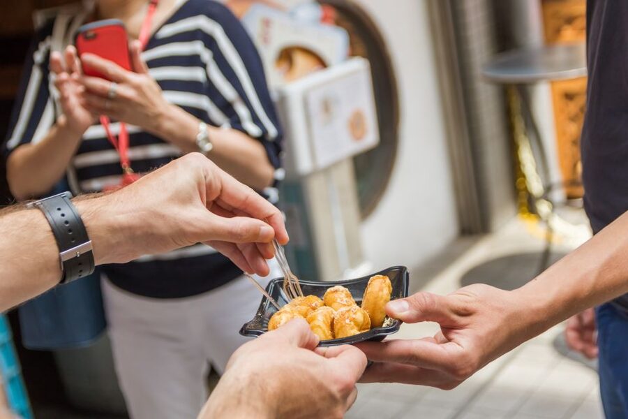 Kyoto: Nishiki Market Food Tour - Meeting local shop owners and learning the market logic