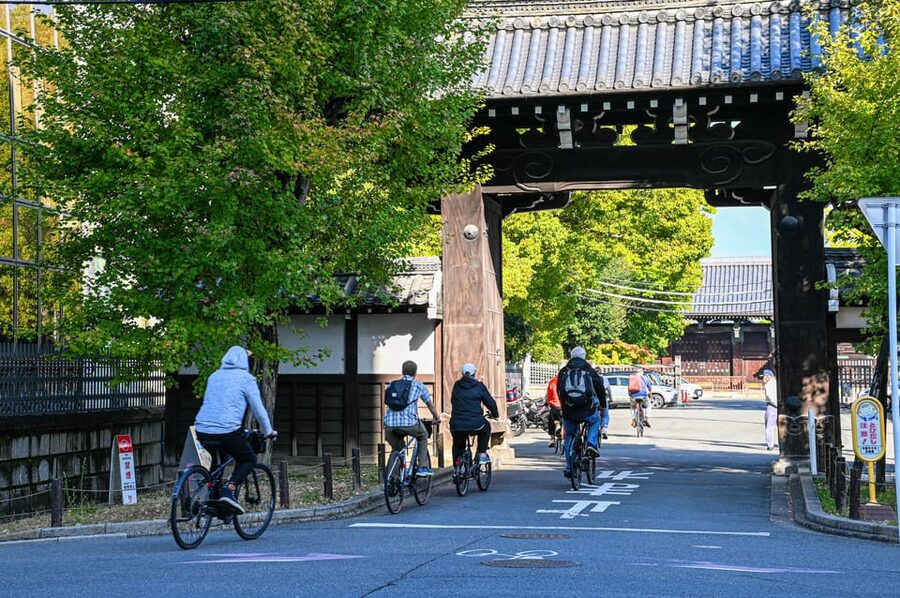 Kyoto: North Kyoto Guided Cycling Tour with Lunch - The former Imperial Palace: a guided walk with meaning