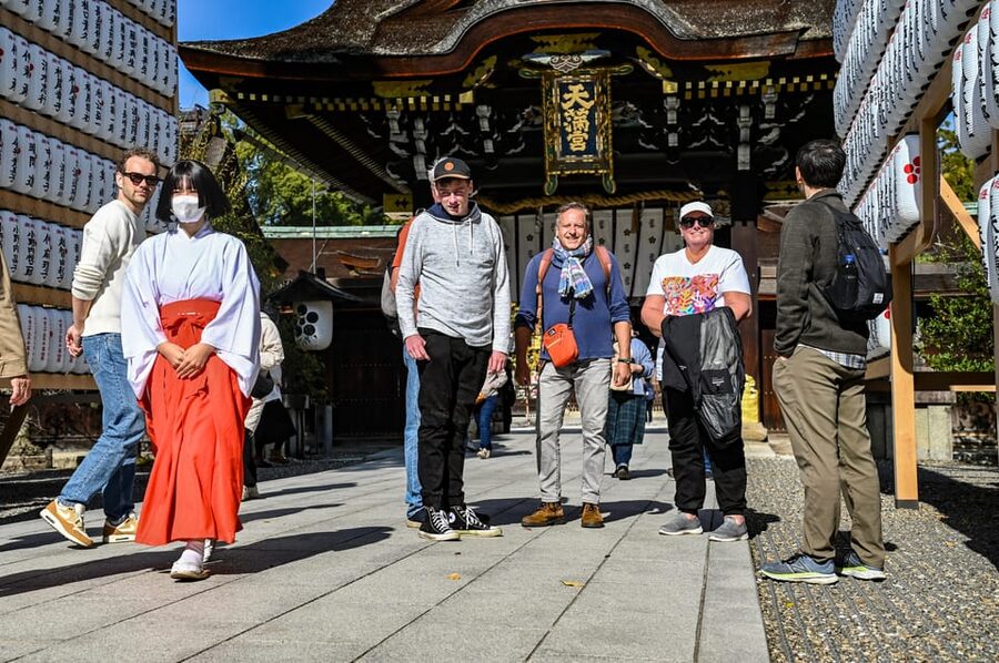 Kyoto: North Kyoto Guided Cycling Tour with Lunch - Gion and the backstreets lesson: history while you move