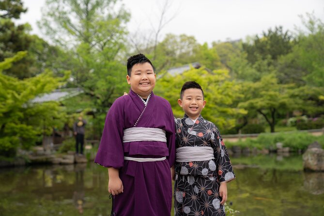 Kyoto Portrait Tour with Kimono - Your photographer: posing help, English, and crowd timing