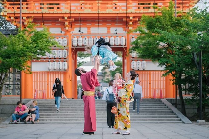 Kyoto Private Photoshoot Experience with a Professional Photographer - Stop 4: Gion streets and the geisha-district atmosphere