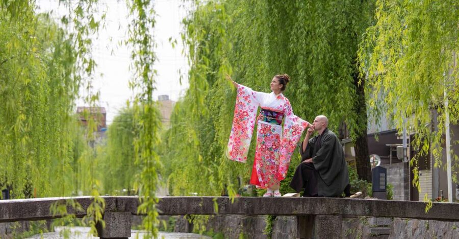 Kyoto: Private romantic photoshoot for couples - What 45 Minutes Actually Feels Like on the Ground