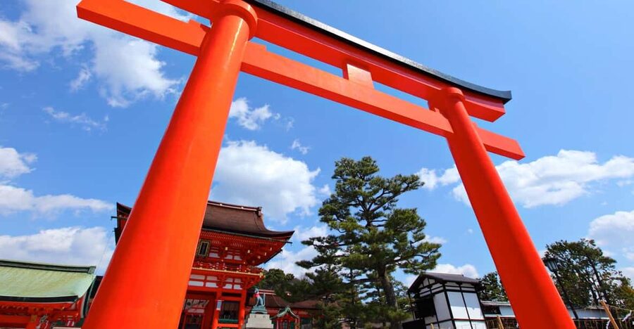 Kyoto: Private tour with Kyoto's licensed guide. Spanish - Kinkaku-ji (Golden Pavilion): gold leaf plus Zen context
