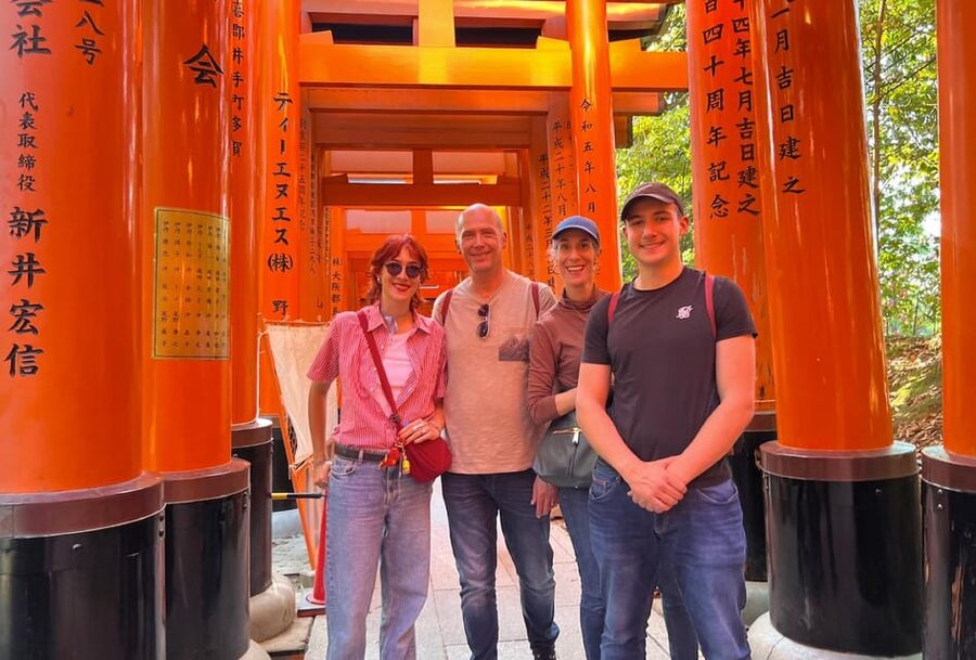 Kyoto: Private tour with Kyoto's licensed guide. Spanish - Nishiki Market lunch break: Kyoto’s Kitchen for a short bite