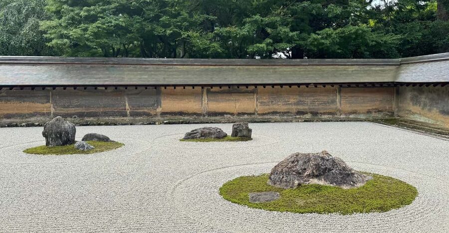 Kyoto: Ryōan-ji, Greatest Zen Garden Guided Tour in 90 Min. - Why Ryōan-ji’s Zen garden is worth the clock
