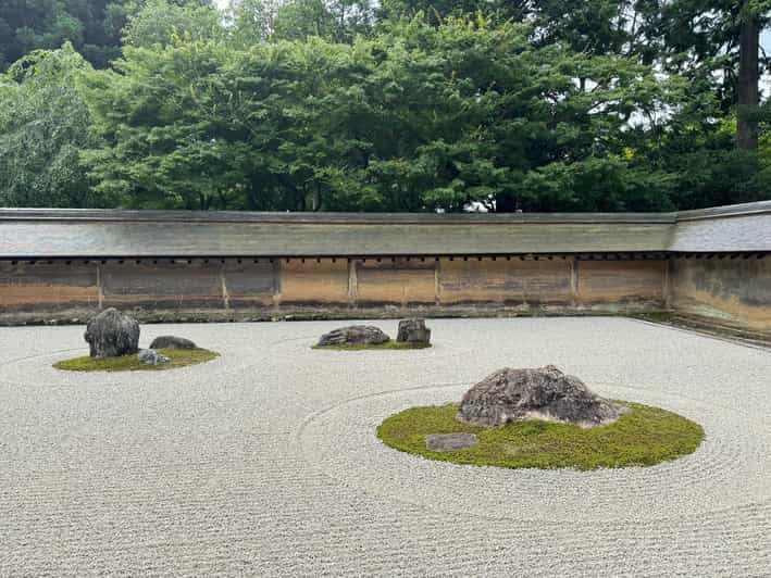 Kyoto: Ryōan-ji, Greatest Zen Garden Guided Tour in 90 Min. - Photo stop and guided sightseeing: what the first hour gives you