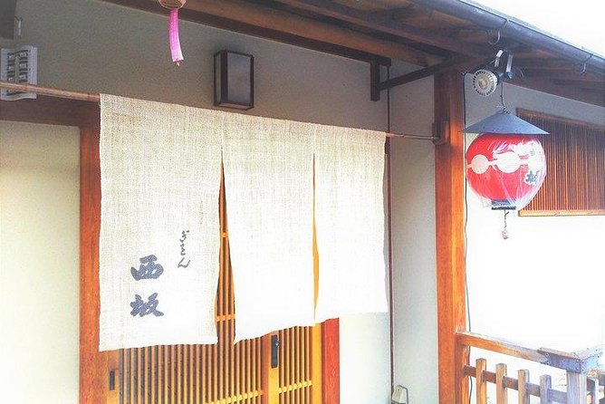 Kyoto Samurai and Geisha Town Private Walking Tour - How the guide makes the route feel efficient (without rushing you)