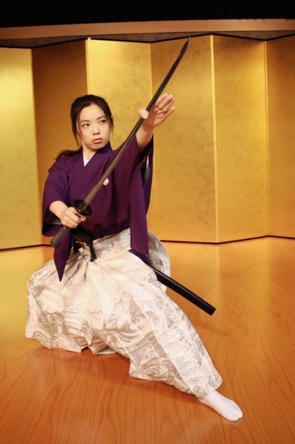 Kyoto: Samurai Kenbu Traditional Sword Dancing Show - The ending that makes it different: your short katana lesson
