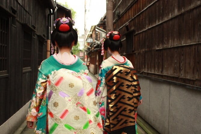 Kyoto Spring Evening (Cherry Blossom) Food Tour - Shrines, temples, and sakura: what each stop adds to the evening