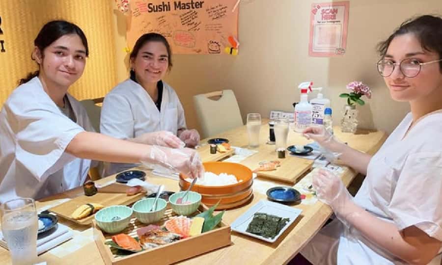 Kyoto: Sushi Making Experience in Kawaramachi - Two Course Options: Nigiri & Gunkan vs Temari Sushi