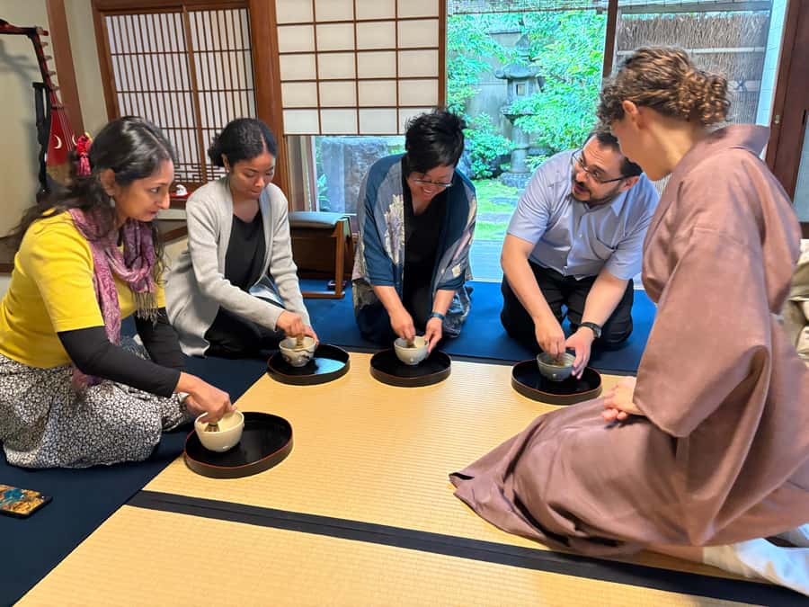 Kyoto: Tea Ceremony, in traditional Japan house (ENG/ES/NLD) - Whisking your own matcha: the part that surprises most people
