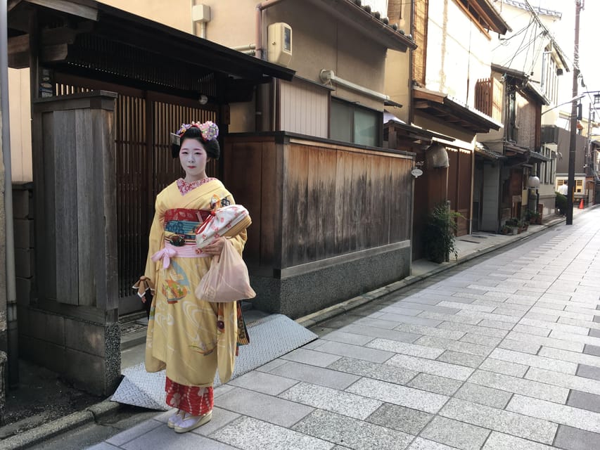 Kyoto: The Geisha Districts of Kyoto Walking Tour - A lounge-first start in Miyagawacho (and why it’s worth your time)