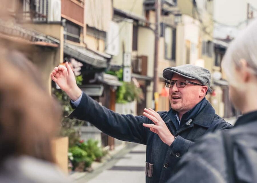 Kyoto: The Geisha Districts of Kyoto Walking Tour - When small-group comfort helps most (and when it won’t)