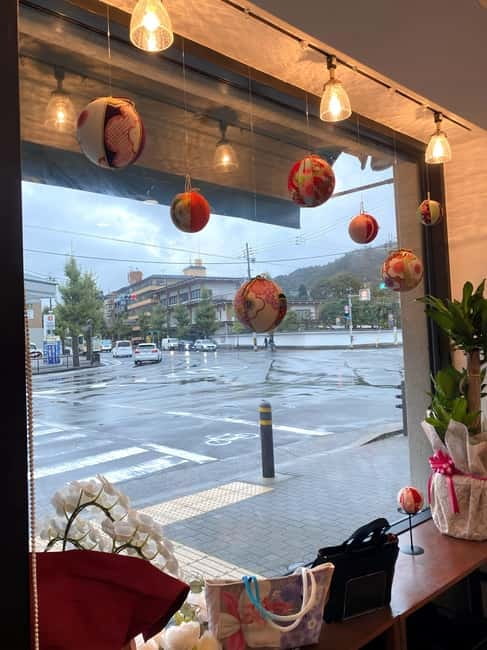 Kyoto: Traditional Kimono Fabric Handicrafts Workshop - A note on accessibility and language comfort