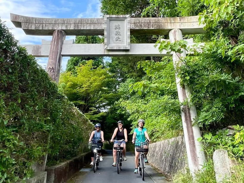 Kyoto : True Kyoto Avoid the crowds E-Bike Tour - Starting at Raku-chari Sanjo: get your bearings fast