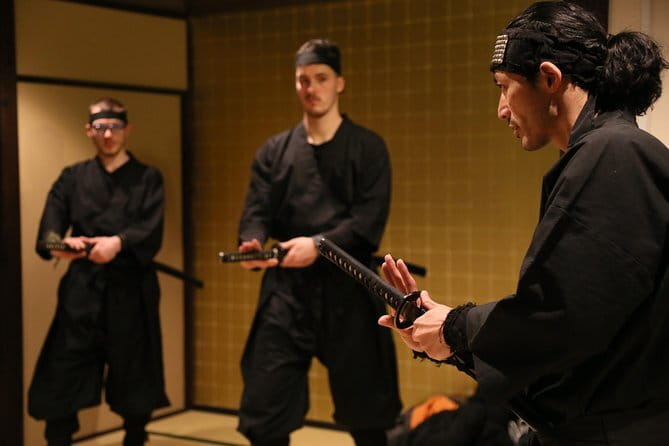 Kyoto Urushi Lacquer Factory Tour and Chopstick Making Experience - Start at the factory store: Und. sets the stage fast