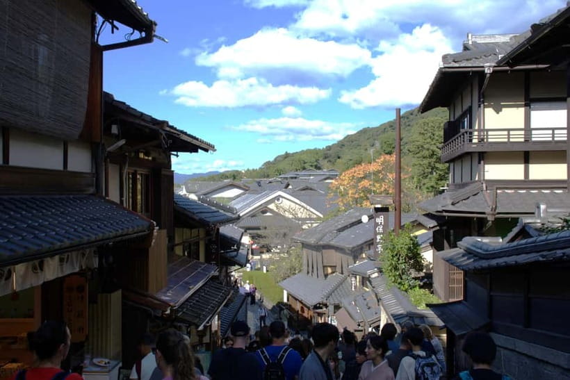 Kyoto: Walking tour Kiyomizu, Geisha District with a Local - Gion and the Geisha story: what you learn beyond the stereotypes