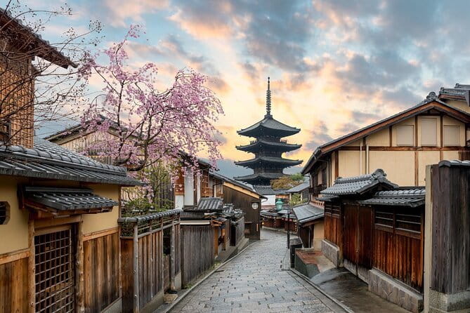 Kyoto Walking Tour with Kimono Rental Lunch and Tea Ceremony - Old Mitsui Family Shimogamo Villa: Small Time Block, Strong Payoff