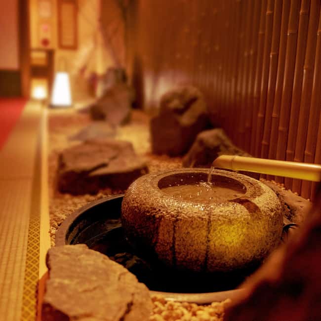 Kyoto: Wazuma Magic Show & Tea Ceremony - Gion Tea Room Setup: The Private-Group Advantage