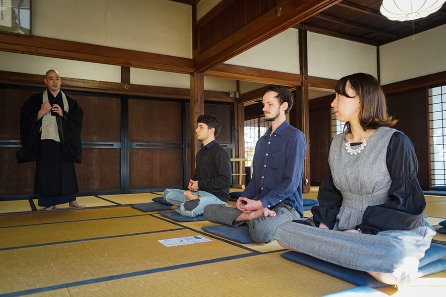 Kyoto: Zen Meditation and Garden Tour at a Temple with Lunch - Starting at Tofukuji Station: The Small-Group Timing Trick