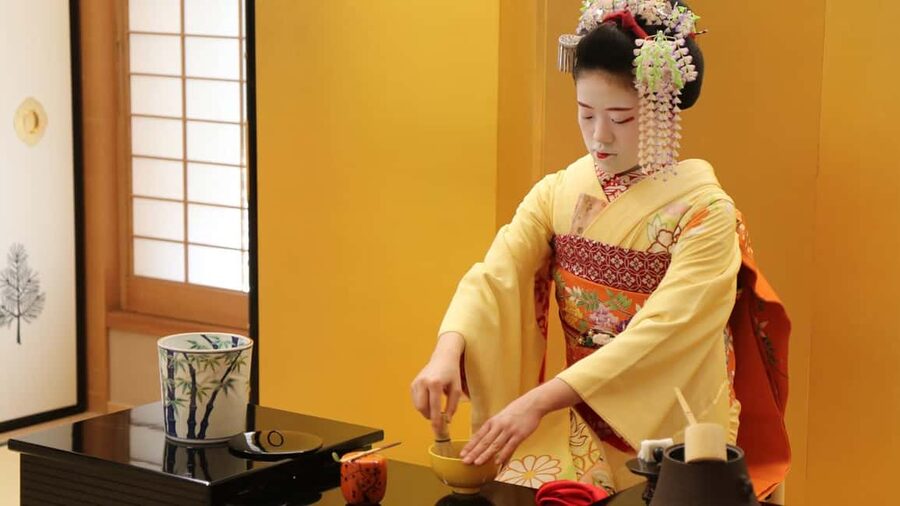 Maiko Dance and Tea Ceremony on a Noh Stage in Kyoto - English support and how to make the conversation time count