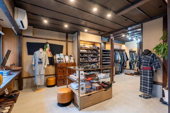 Men's Kimono Lesson and Shopping in Kyoto - Meeting Shogo in Kyoto’s real men’s kimono shop