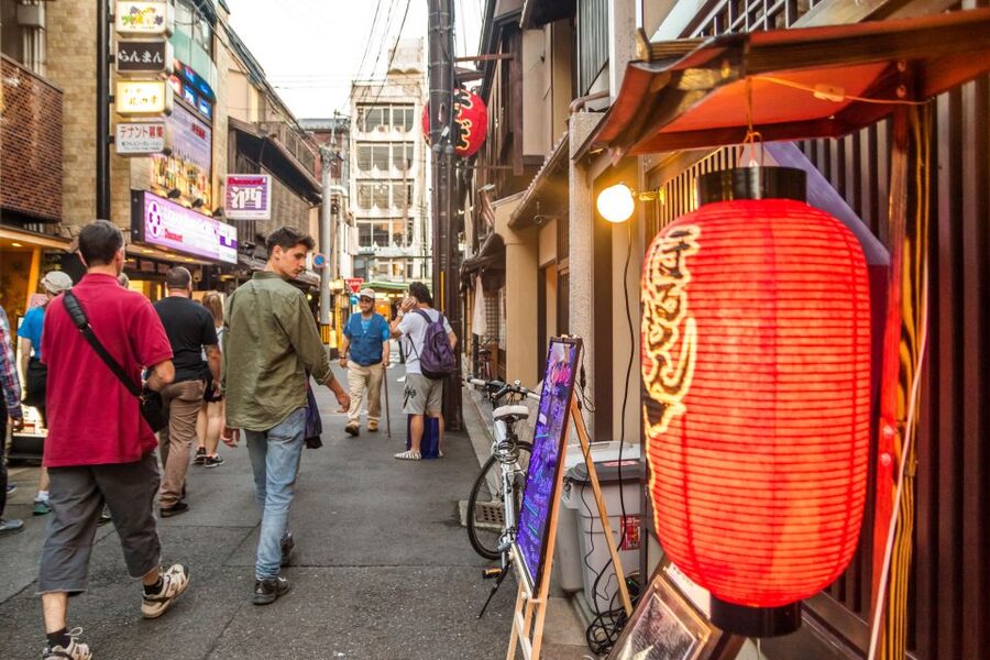 Night Walk in Gion: Kyoto's Geisha District - Who Should Book This Gion Night Walk