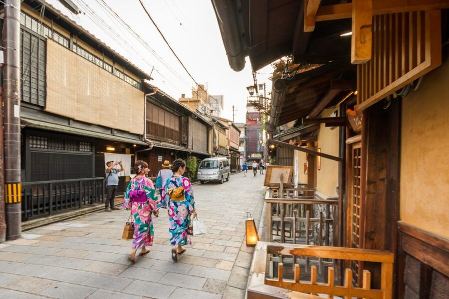 Night Walk in Gion: Kyoto's Geisha District - Why 100 Minutes on Foot Feels Right at Night