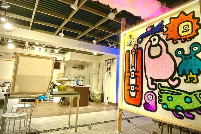 Original rugs handmade in Kyoto - The Tufting Session: Machines, Apron, and Step-by-Step Help