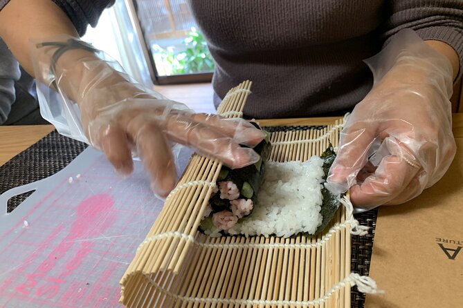 Private Art Sushi Roll Class in Kyoto - Learning kazarimaki: how Aya teaches plant colors and placement