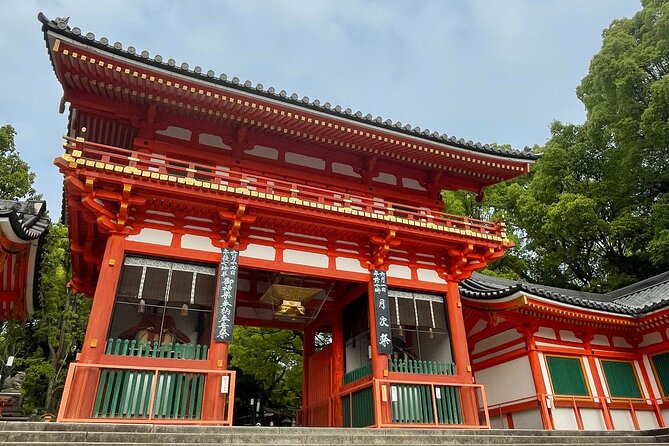 Private Custom Tour of Kiyomizu & Yasaka—by Young Local Guides - Hōkan-ji (Yasaka Pagoda): the quick pagoda stop that pays off in photos