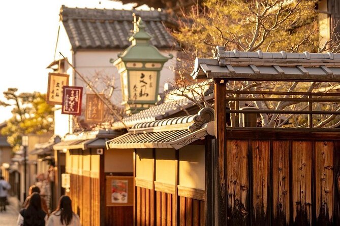 Private Guided Historical Sightseeing Tour in Kyoto - A 4-hour private run through East Kyoto that actually makes sense
