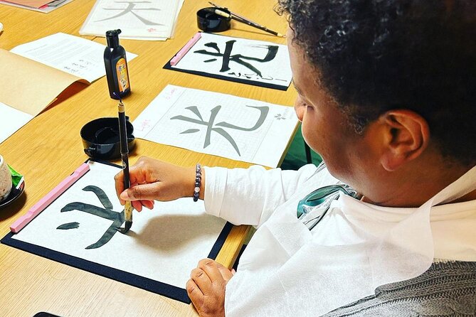 Private Japanese Calligraphy in Kyoto – Learn Shodō with a Master - The 60-minute lesson: what happens step by step