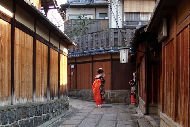 Private Kyoto Geisha Districts Walking Tour - A 4-hour route that makes Kyoto legible