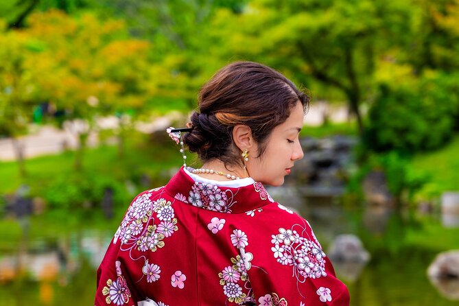 Private Photoshoot Experience in Kyoto ( Gion ) - Posing help in Gion: the secret sauce for photos that look natural