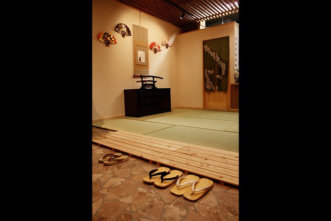 Samurai Performance and Casual Experience: Kyoto Ticket - The mini experience: your hands-on photo session with sword and fan