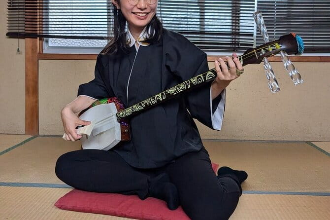 Shamisen Discovery in Kyoto 【Group】 - Learning Technique the Right Way: Grip, Bachi Control, and Basic Form