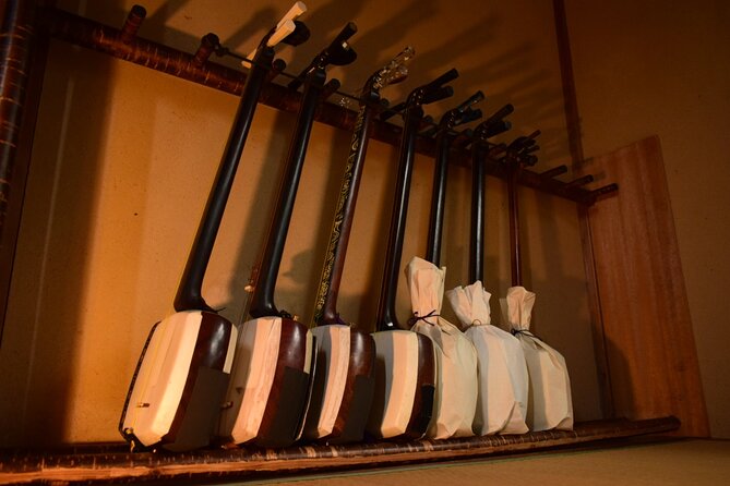 Shamisen Experience in Kyoto 【Private】 - Getting started fast: tuning, seating, and posture basics