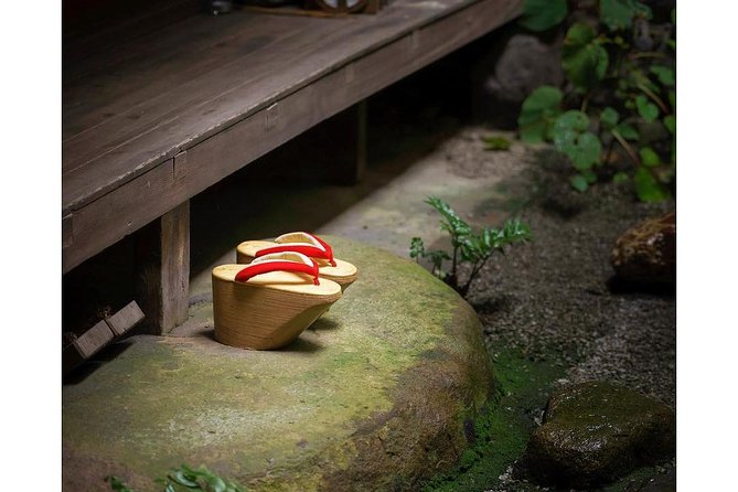 Small-Group Dinner Experience in Kyoto with Maiko and Geisha - The food and bottled water: included means less hassle and more focus