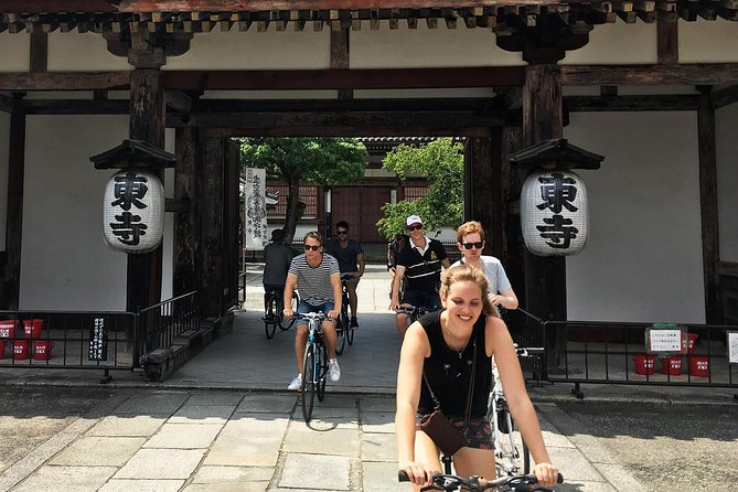 South Kyoto in a Nutshell: Gentle Backstreet Bike Tour! - Nishi Honganji: A Big Wooden Presence in a Quieter Mood