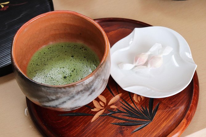 Sushi or Traditional Japanese Cuisine in a Kyoto Home with Emika - Key highlights at a glance