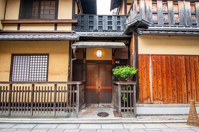 Takashi's local food adventure through Gion Kyoto tips of Ramen - Lantern alleys to the restaurant area: the walk that gets you out of the obvious