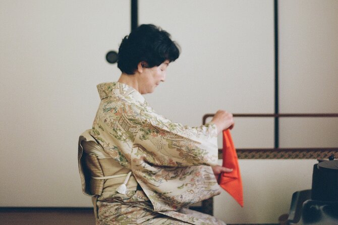 Tea ceremony by the tea master in Kyoto SHIUN AN - A Kyoto Tea Ceremony Centered on Zen Spaces