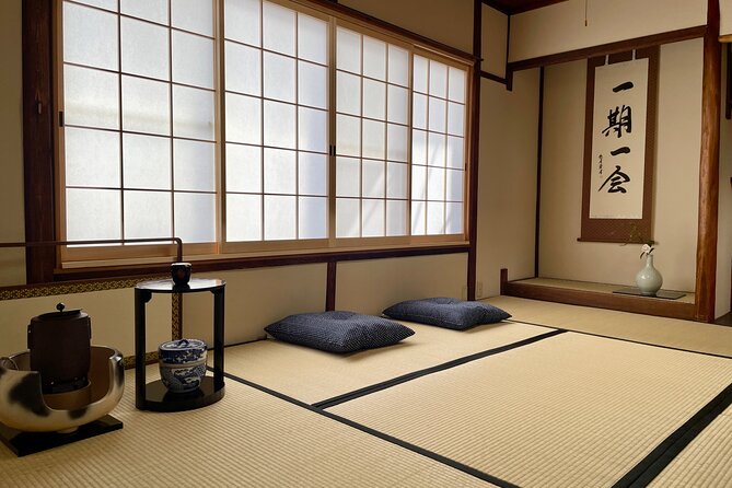 Tea ceremony by the tea master in Kyoto SHIUN AN - Getting Comfortable: Tatami Manners and Possible Stairs