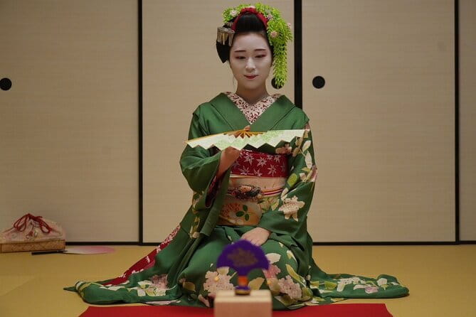 The Art of Geisha: Exclusive Show & Gion Walking Tour - Small-group format (max six) and what that changes