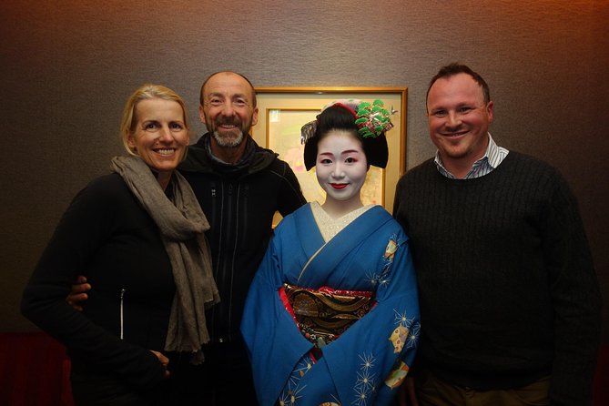 The Kyoto VIP Experience! - Fushimi Inari-taisha: torii gates and a well-timed shrine stop