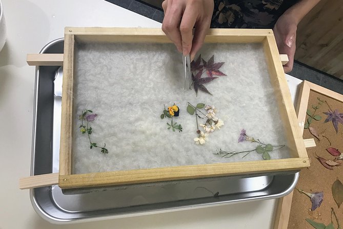 Traditional Japanese Washi Papermaking- Kyoto morning - Inside the workshop: small group attention from Hiro and Junko
