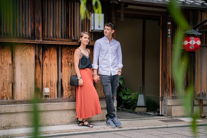 Your Private Vacation Photography Session In Kyoto - Yasaka Shrine: closing your session with Kyoto’s big moments